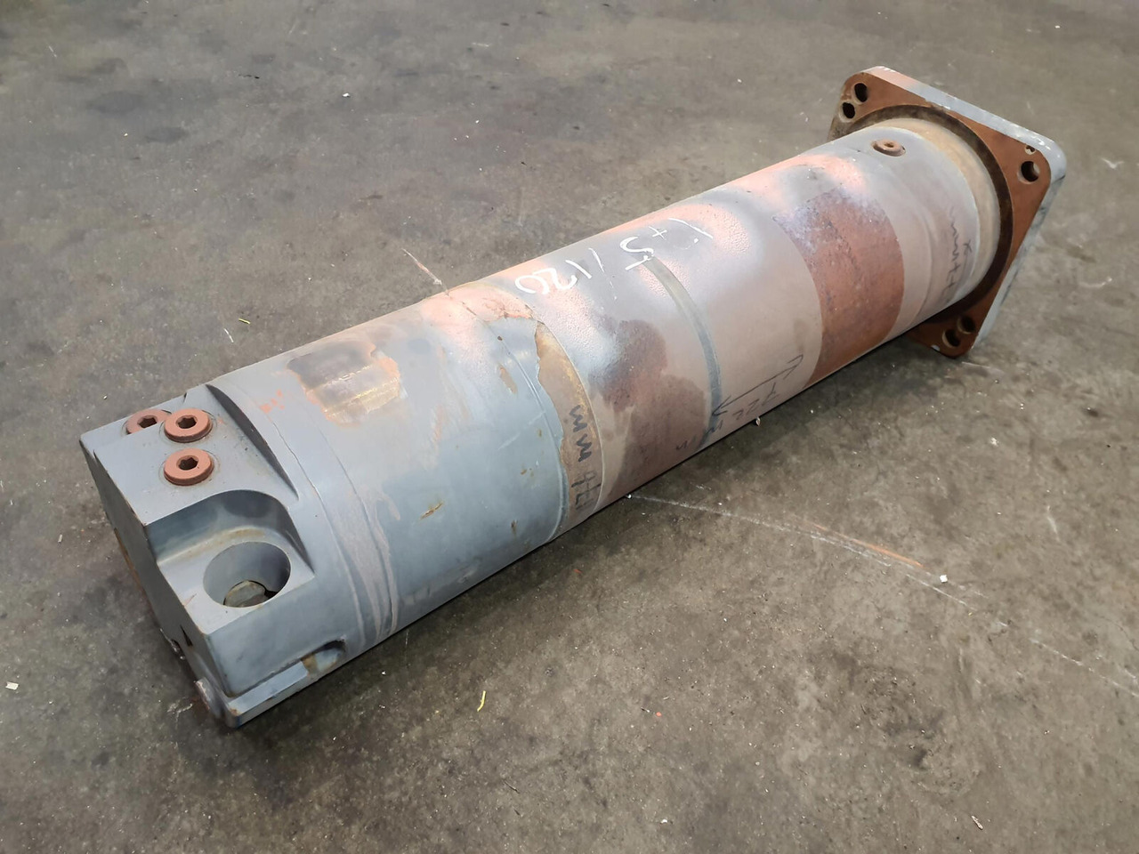 Grove GMK 5220, 5170 outrigger cylinder - نظام التعليق - موبايل كرين: صورة 3 Grove GMK 5220, 5170 outrigger cylinder - نظام التعليق - موبايل كرين: صورة 3