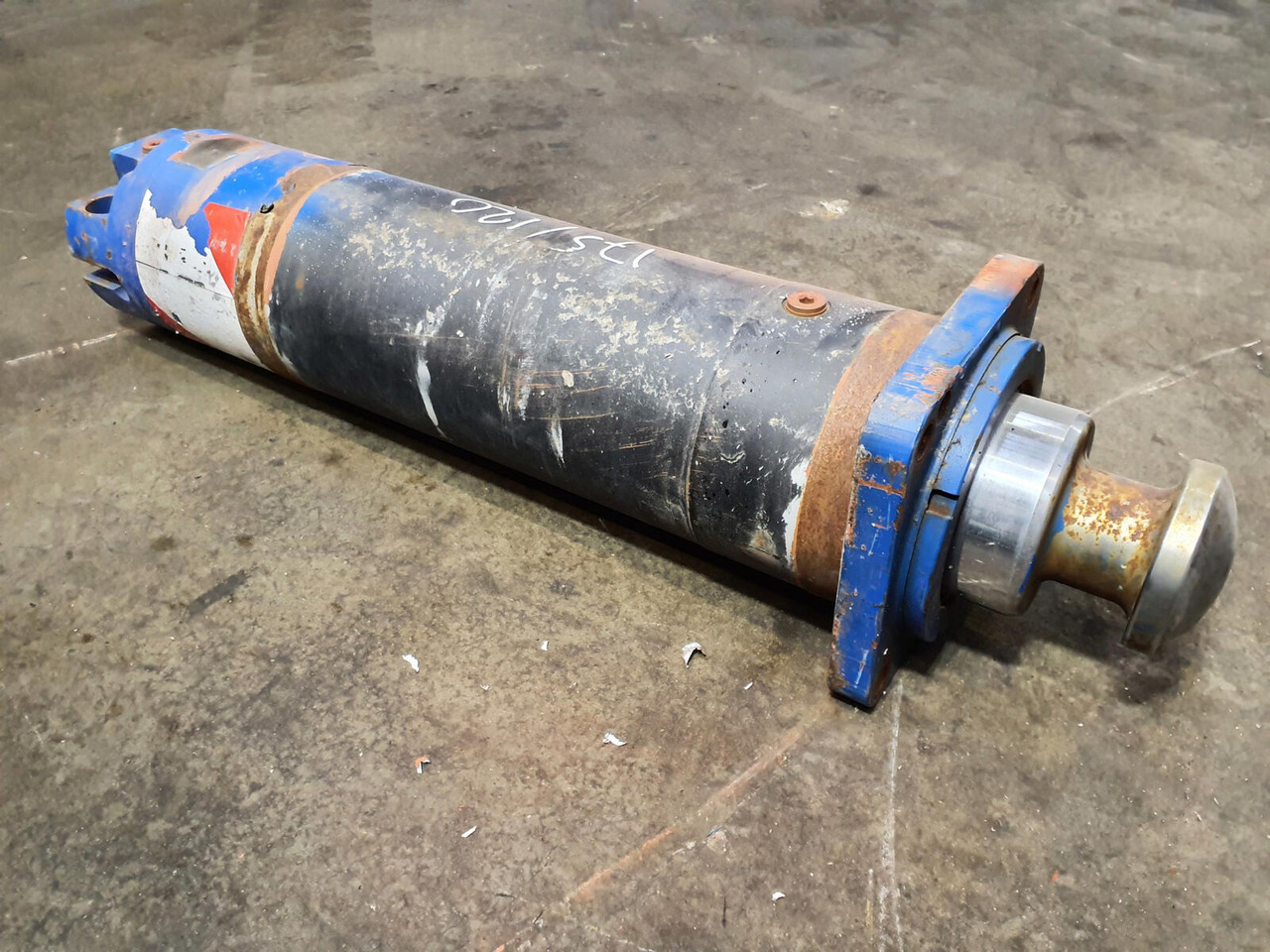 Grove GMK 5220, 5170 outrigger cylinder - نظام التعليق - موبايل كرين: صورة 2 Grove GMK 5220, 5170 outrigger cylinder - نظام التعليق - موبايل كرين: صورة 2