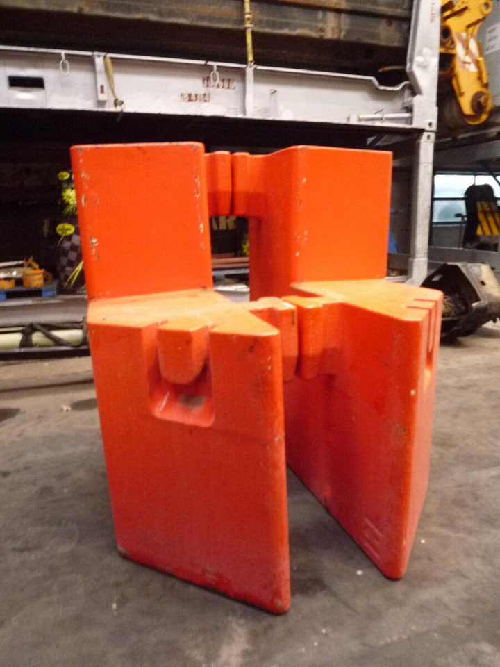 Grove GMK 6250/6300 counterweight 10 ton - ثقل موازنة - موبايل كرين: صورة 1 Grove GMK 6250/6300 counterweight 10 ton - ثقل موازنة - موبايل كرين: صورة 1