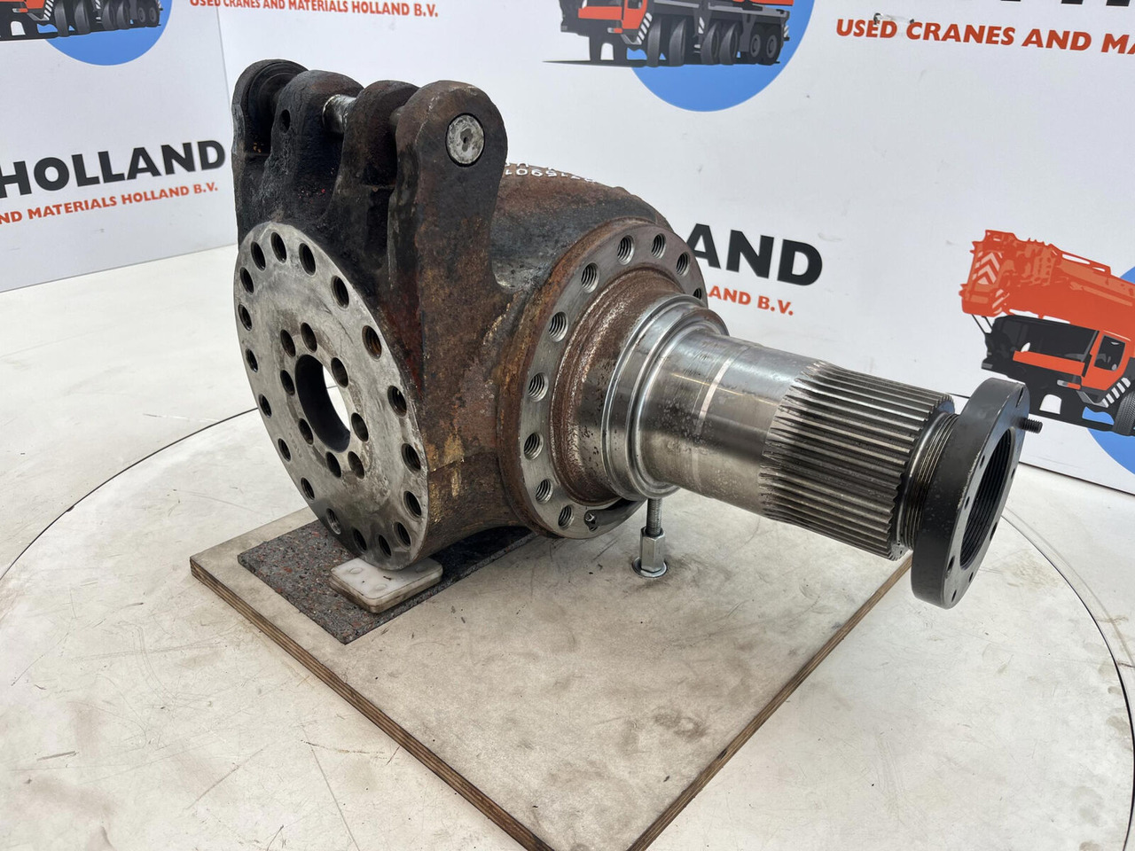 Grove GMK Megatrak steering knuckle 16 holes - مفصل التوجيه - رافعة: صورة 3 Grove GMK Megatrak steering knuckle 16 holes - مفصل التوجيه - رافعة: صورة 3