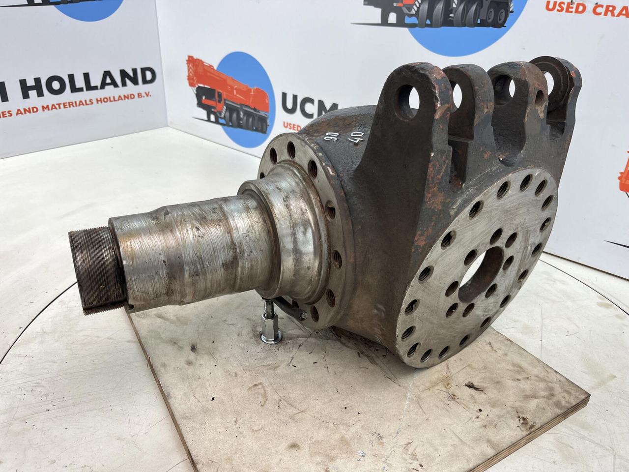 Grove GMK Steering knuckle 12 holes - مفصل التوجيه - موبايل كرين: صورة 1 Grove GMK Steering knuckle 12 holes - مفصل التوجيه - موبايل كرين: صورة 1