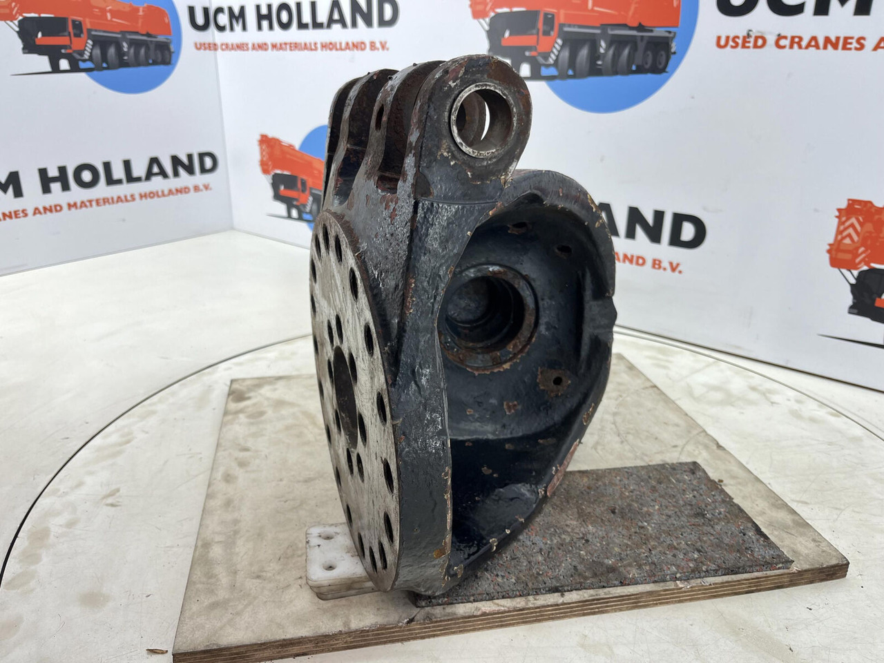 Grove GMK Steering knuckle 12 holes - مفصل التوجيه - موبايل كرين: صورة 5 Grove GMK Steering knuckle 12 holes - مفصل التوجيه - موبايل كرين: صورة 5