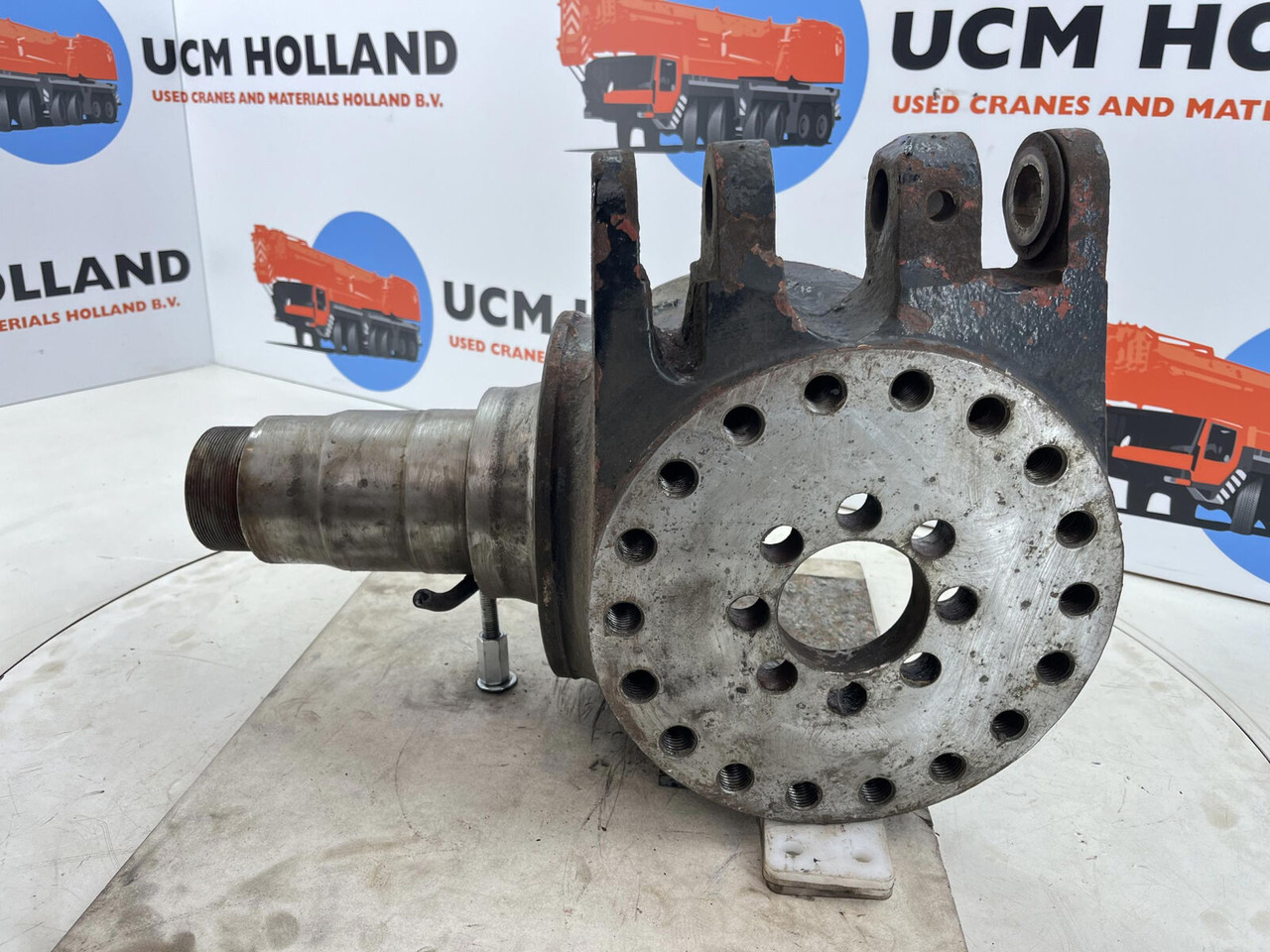 Grove GMK Steering knuckle 12 holes - مفصل التوجيه - موبايل كرين: صورة 4 Grove GMK Steering knuckle 12 holes - مفصل التوجيه - موبايل كرين: صورة 4