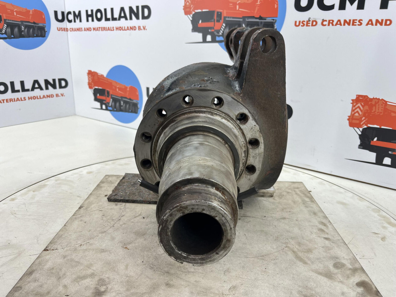 Grove GMK Steering knuckle 12 holes - مفصل التوجيه - موبايل كرين: صورة 2 Grove GMK Steering knuckle 12 holes - مفصل التوجيه - موبايل كرين: صورة 2