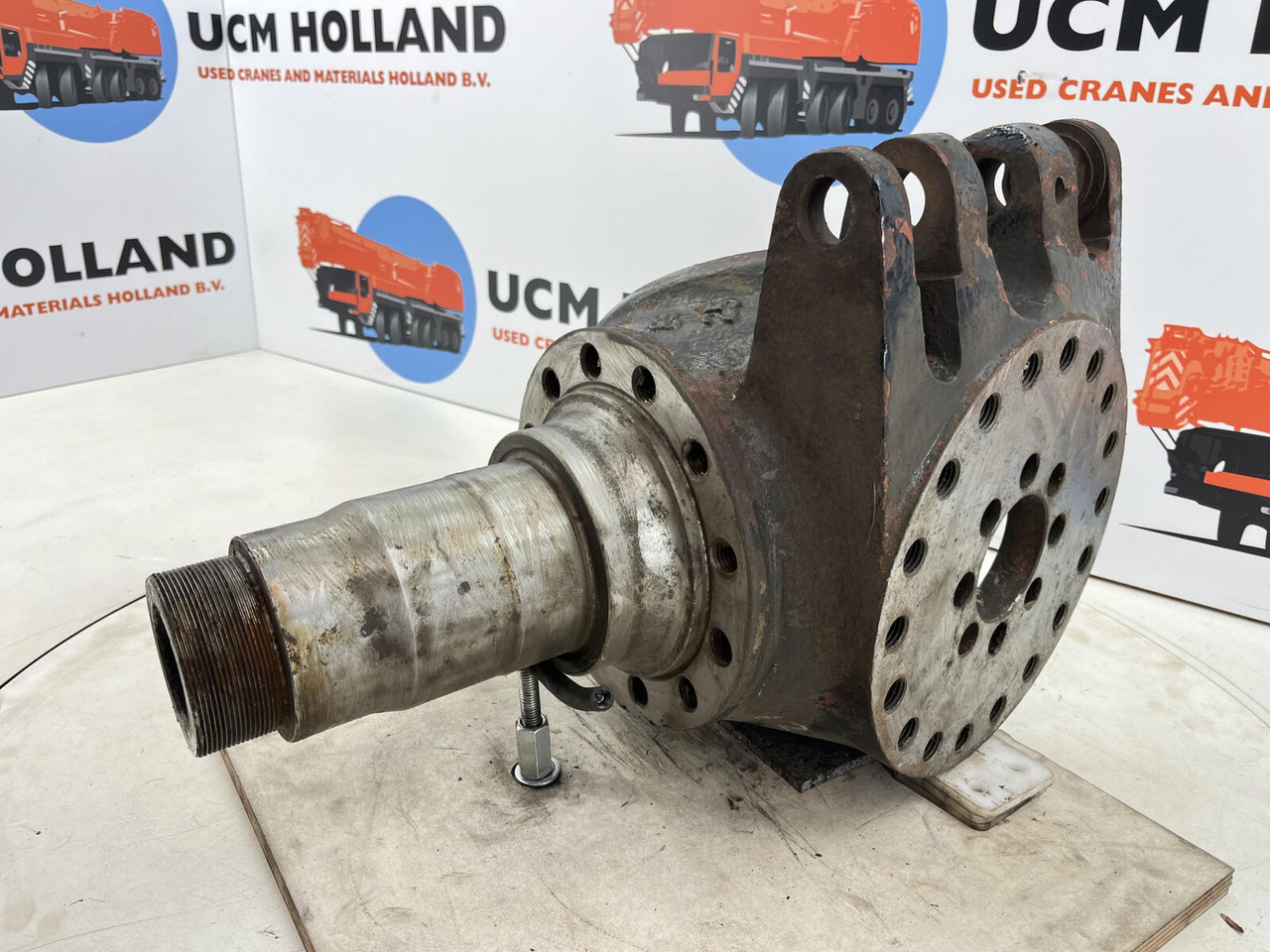 Grove GMK Steering knuckle 12 holes - مفصل التوجيه - موبايل كرين: صورة 1 Grove GMK Steering knuckle 12 holes - مفصل التوجيه - موبايل كرين: صورة 1