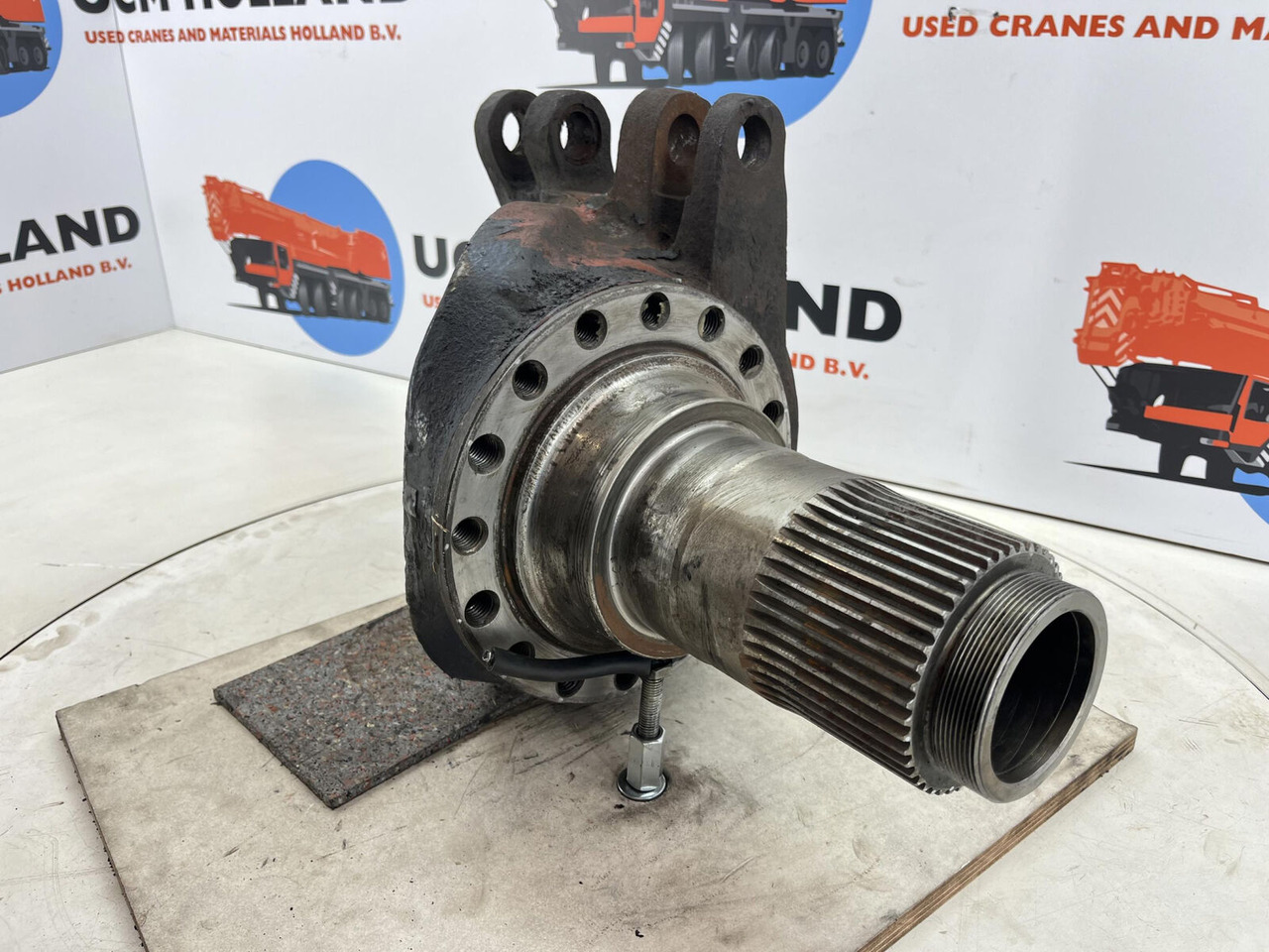 Grove GMK Steering knuckle 16 holes - مفصل التوجيه - موبايل كرين: صورة 3 Grove GMK Steering knuckle 16 holes - مفصل التوجيه - موبايل كرين: صورة 3