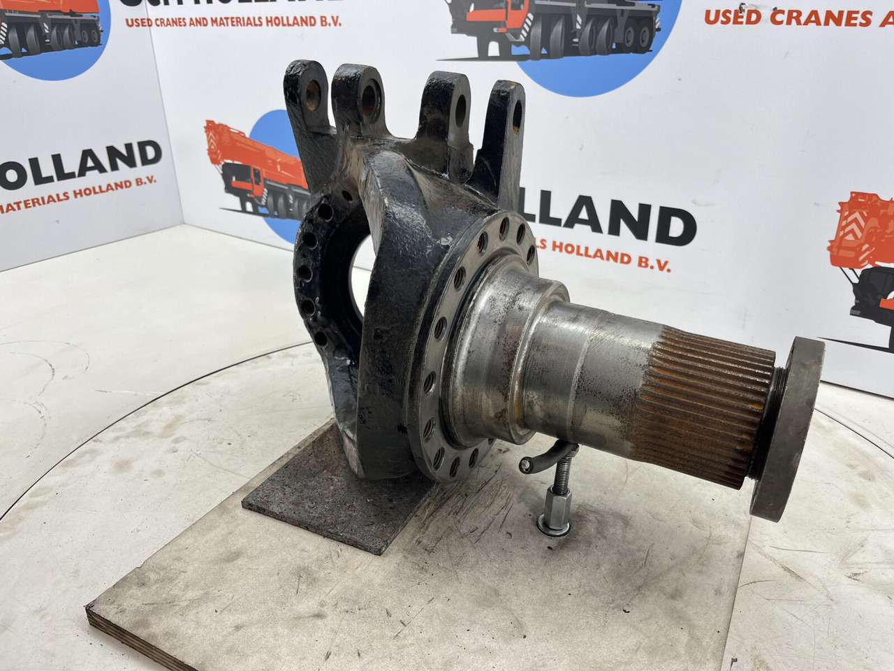 Grove GMK Steering knuckle 16 holes - مفصل التوجيه - موبايل كرين: صورة 3 Grove GMK Steering knuckle 16 holes - مفصل التوجيه - موبايل كرين: صورة 3