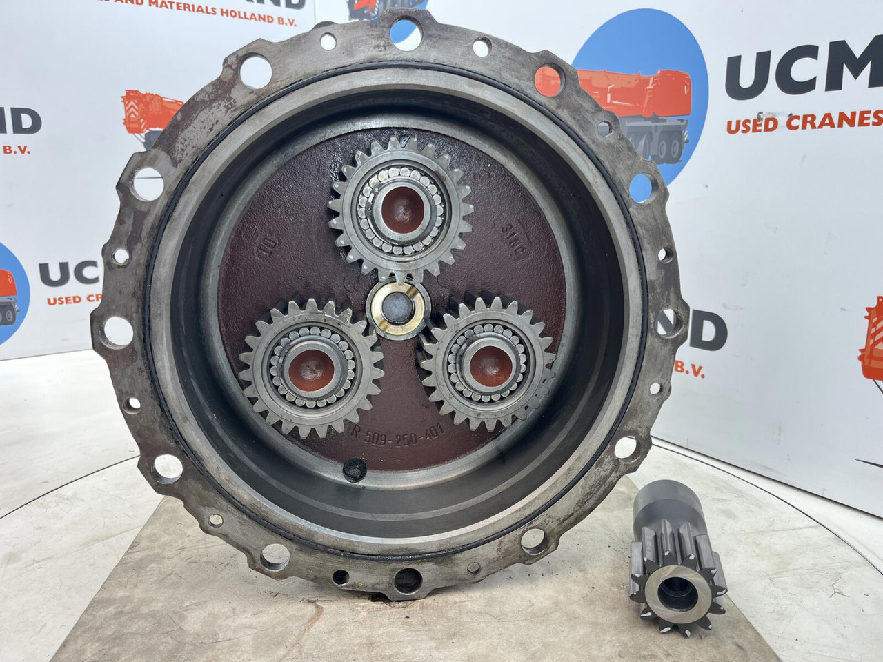 Grove GMK planetary gear 12-23-60-34-3pl-H135-46 - محرك السفر - رافعة: صورة 4 Grove GMK planetary gear 12-23-60-34-3pl-H135-46 - محرك السفر - رافعة: صورة 4