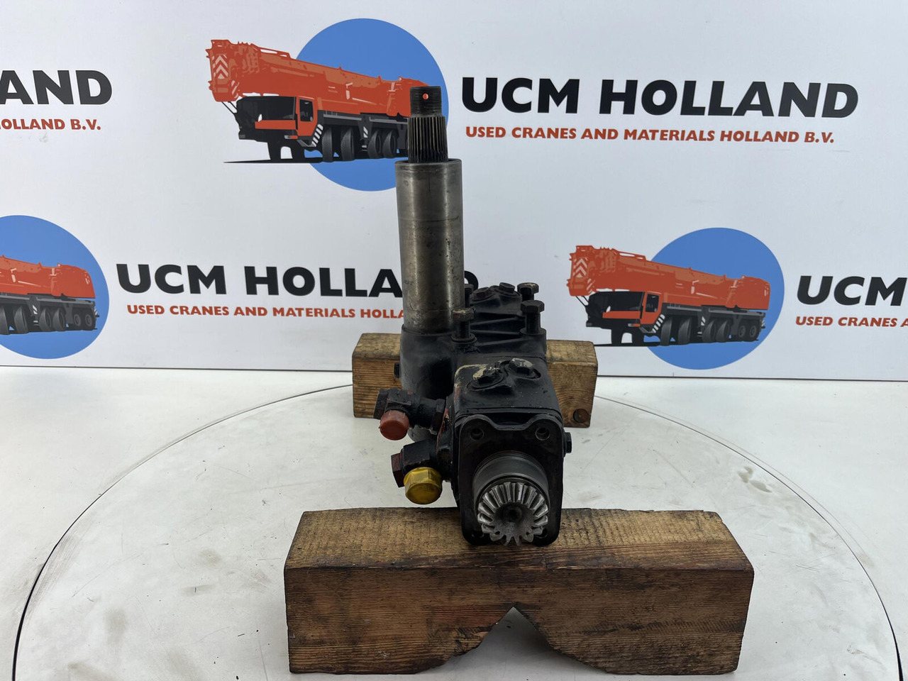 Krupp 4070 GMT steering box - دودة دركسون - موبايل كرين: صورة 3 Krupp 4070 GMT steering box - دودة دركسون - موبايل كرين: صورة 3