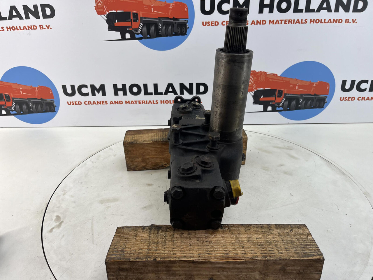 Krupp 4070 GMT steering box - دودة دركسون - موبايل كرين: صورة 5 Krupp 4070 GMT steering box - دودة دركسون - موبايل كرين: صورة 5