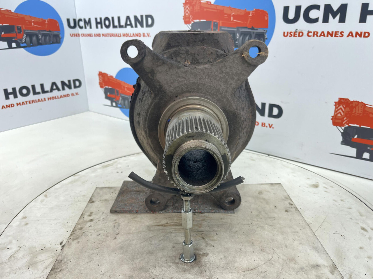 Krupp 70 GMT Steering knuckle axle 1 - مفصل التوجيه - موبايل كرين: صورة 2 Krupp 70 GMT Steering knuckle axle 1 - مفصل التوجيه - موبايل كرين: صورة 2