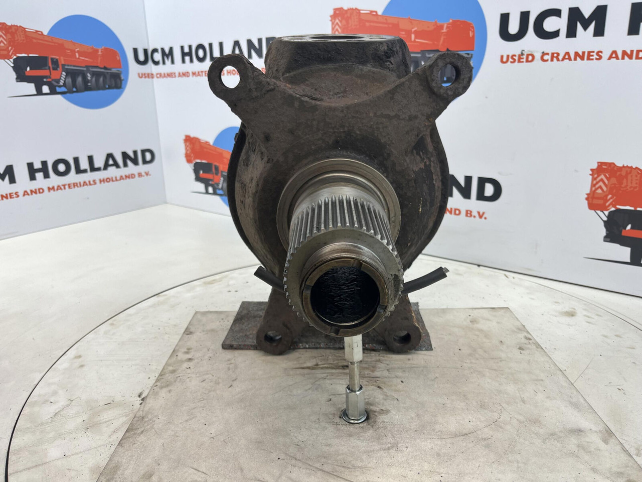 Krupp 70 GMT Steering knuckle axle 1 - مفصل التوجيه - موبايل كرين: صورة 2 Krupp 70 GMT Steering knuckle axle 1 - مفصل التوجيه - موبايل كرين: صورة 2