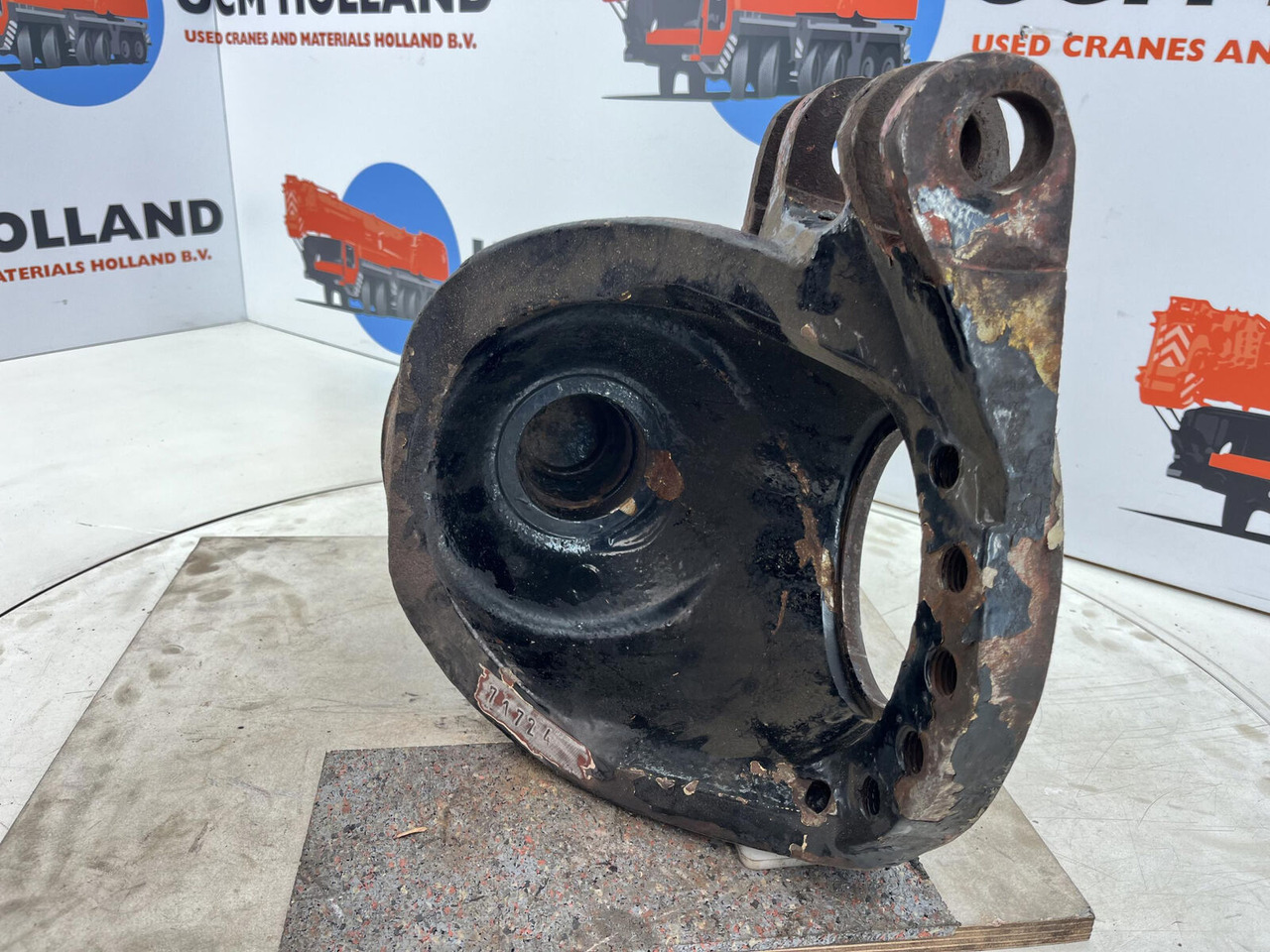 Krupp KMK 3045 Steering knuckle 16 holes - مفصل التوجيه - موبايل كرين: صورة 5 Krupp KMK 3045 Steering knuckle 16 holes - مفصل التوجيه - موبايل كرين: صورة 5