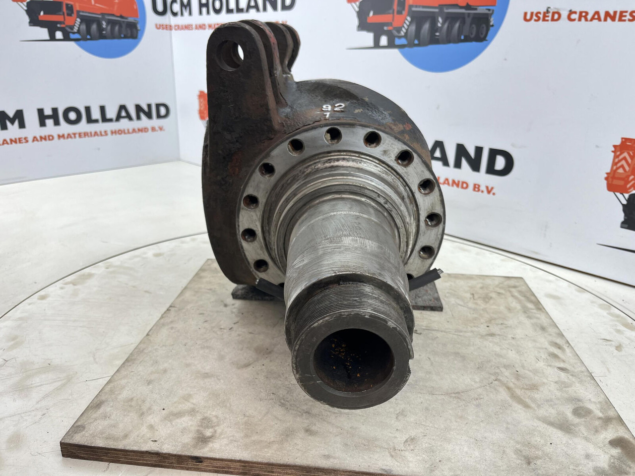 Krupp KMK 3045 Steering knuckle 16 holes - مفصل التوجيه - موبايل كرين: صورة 2 Krupp KMK 3045 Steering knuckle 16 holes - مفصل التوجيه - موبايل كرين: صورة 2