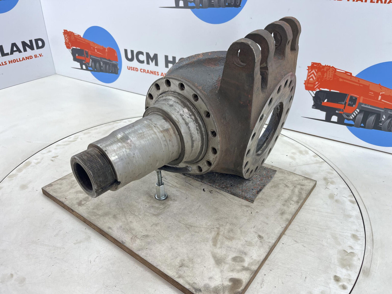 Krupp KMK 3045 Steering knuckle 16 holes - مفصل التوجيه - موبايل كرين: صورة 1 Krupp KMK 3045 Steering knuckle 16 holes - مفصل التوجيه - موبايل كرين: صورة 1