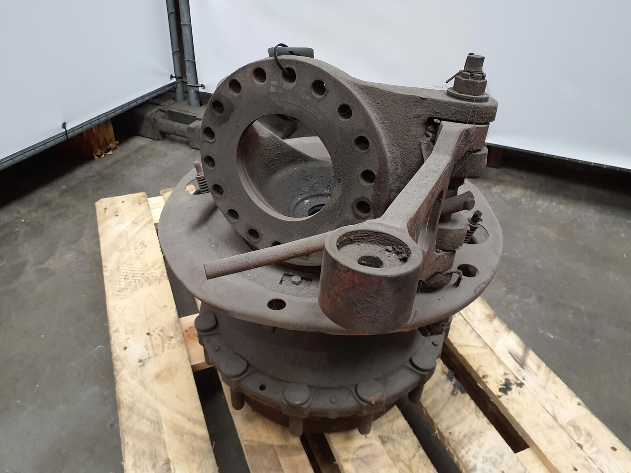 Krupp KMK 4070 Megatrak axle housing - مفصل التوجيه - موبايل كرين: صورة 3 Krupp KMK 4070 Megatrak axle housing - مفصل التوجيه - موبايل كرين: صورة 3
