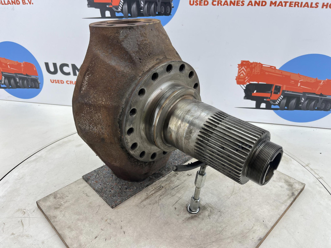 Krupp KMK 5100 Steering knuckle 16 holes axle 1 - مفصل التوجيه - موبايل كرين: صورة 3 Krupp KMK 5100 Steering knuckle 16 holes axle 1 - مفصل التوجيه - موبايل كرين: صورة 3