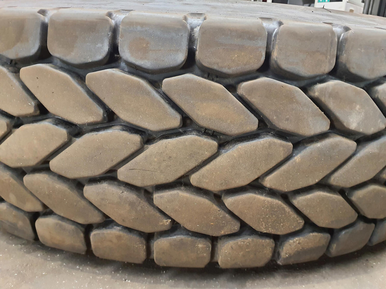 Krupp Wheel 385/95R25 12 5.4 3p - عجلات - رافعة: صورة 3 Krupp Wheel 385/95R25 12 5.4 3p - عجلات - رافعة: صورة 3