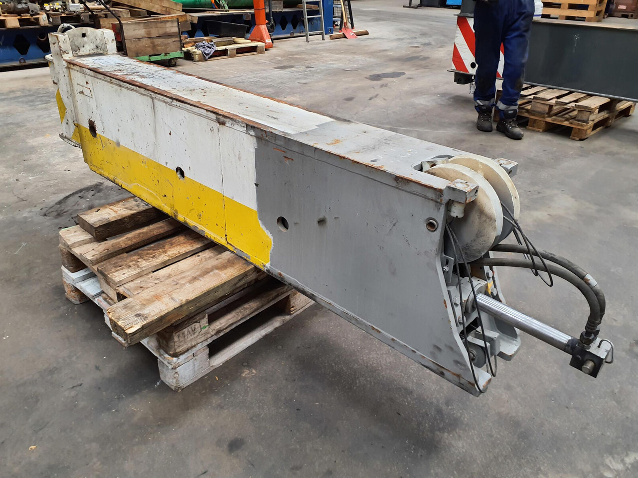 Liebherr LTM 1090-2 outrigger beam - نظام التعليق - رافعة: صورة 4 Liebherr LTM 1090-2 outrigger beam - نظام التعليق - رافعة: صورة 4