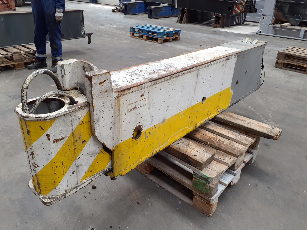 Liebherr LTM 1090-2 outrigger beam - نظام التعليق - رافعة: صورة 2 Liebherr LTM 1090-2 outrigger beam - نظام التعليق - رافعة: صورة 2