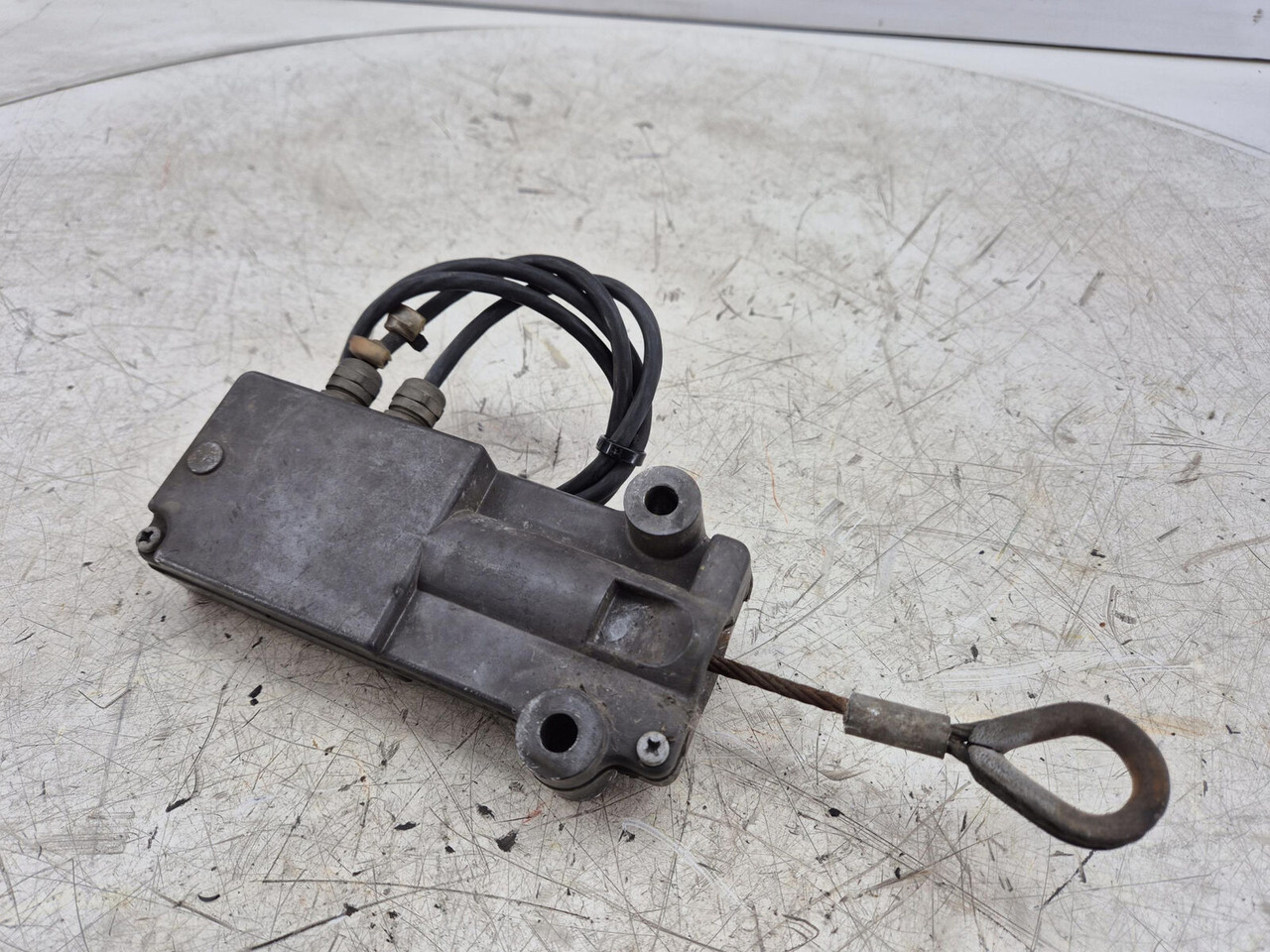 Liebherr TM 1060-2 Hoist limit switch - النظام الكهربائي - رافعة: صورة 5 Liebherr TM 1060-2 Hoist limit switch - النظام الكهربائي - رافعة: صورة 5