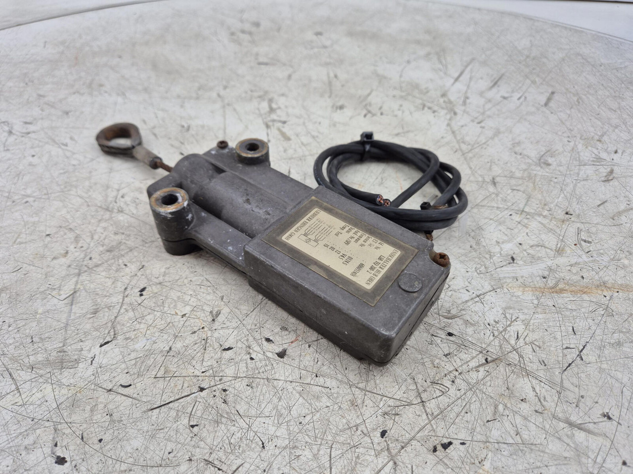 Liebherr TM 1060-2 Hoist limit switch - النظام الكهربائي - رافعة: صورة 4 Liebherr TM 1060-2 Hoist limit switch - النظام الكهربائي - رافعة: صورة 4