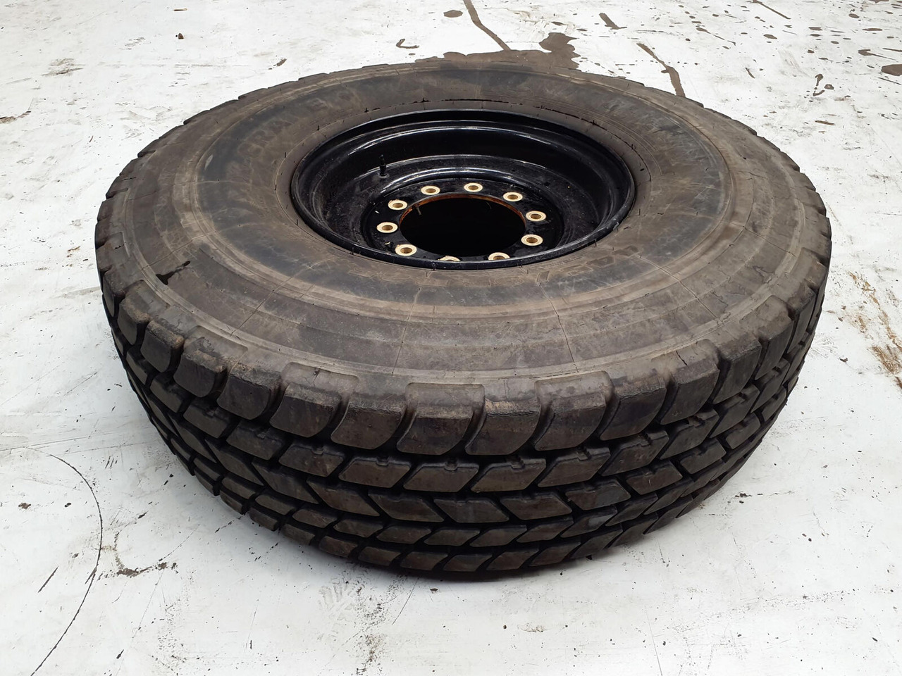 Liebherr Wheel 445/95R25 10 12 1p - عجلات - رافعة: صورة 1 Liebherr Wheel 445/95R25 10 12 1p - عجلات - رافعة: صورة 1