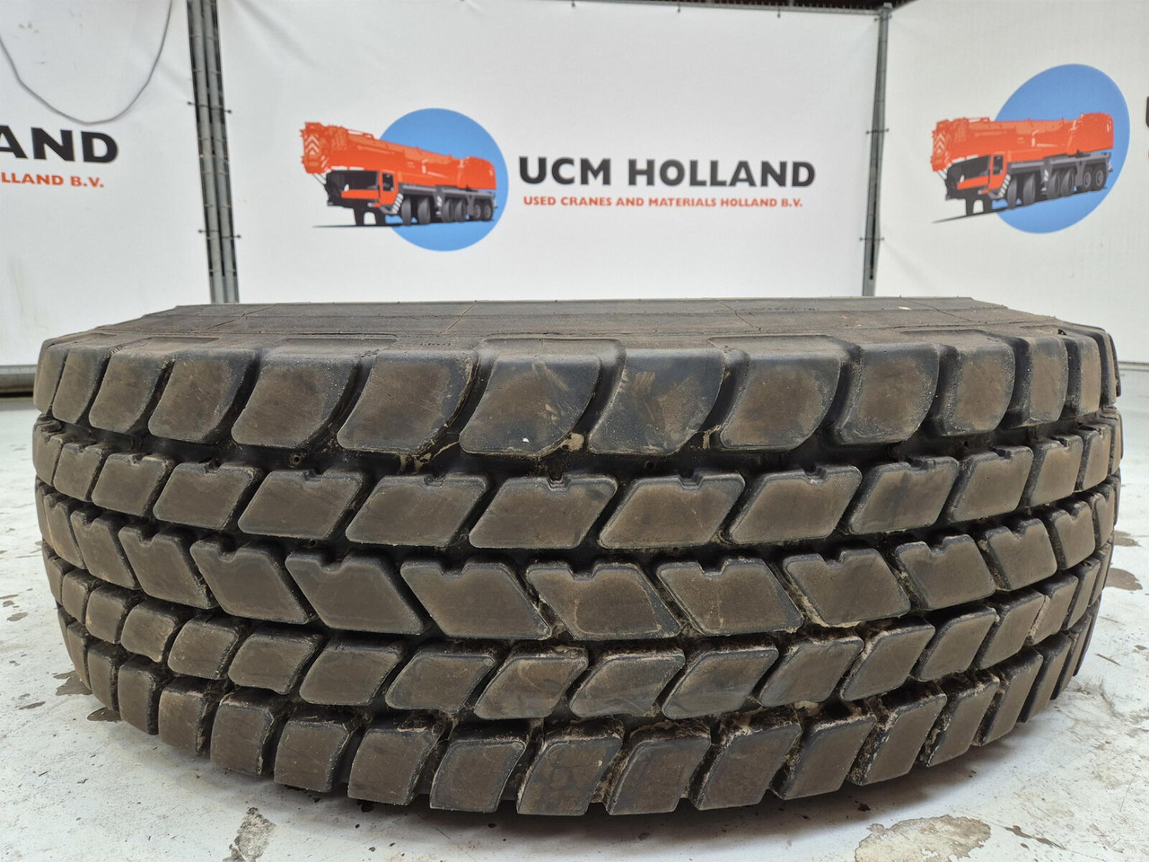 Liebherr Wheel 445/95R25 10 12 1p - عجلات - رافعة: صورة 3 Liebherr Wheel 445/95R25 10 12 1p - عجلات - رافعة: صورة 3