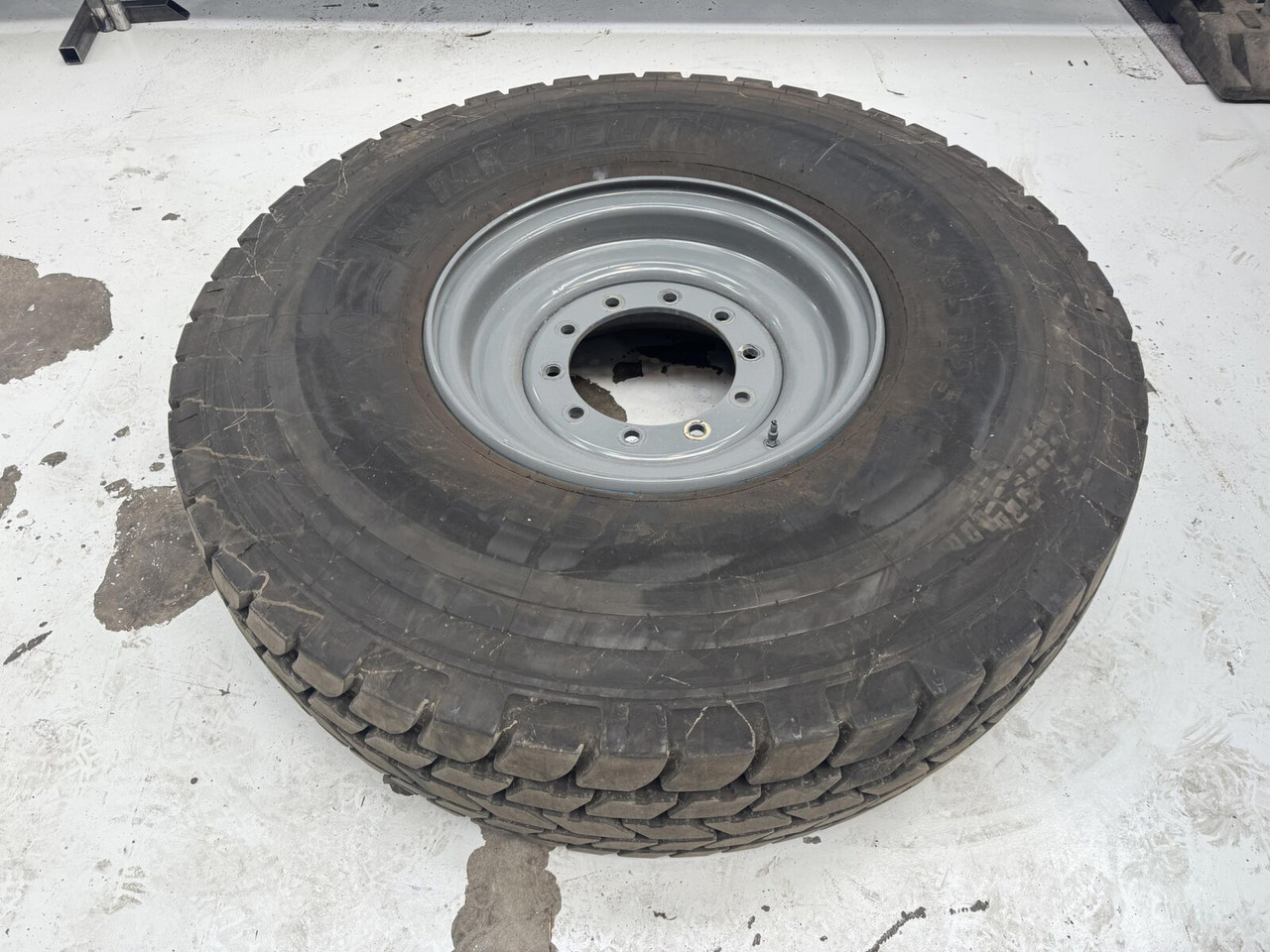 Liebherr Wheel 445/95R25 10 12 1p - عجلات - رافعة: صورة 3 Liebherr Wheel 445/95R25 10 12 1p - عجلات - رافعة: صورة 3