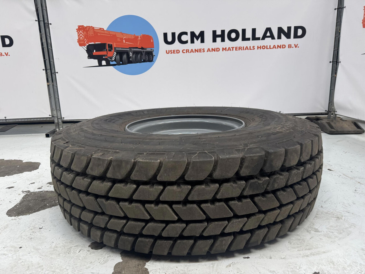 Liebherr Wheel 445/95R25 10 12 1p - عجلات - رافعة: صورة 2 Liebherr Wheel 445/95R25 10 12 1p - عجلات - رافعة: صورة 2