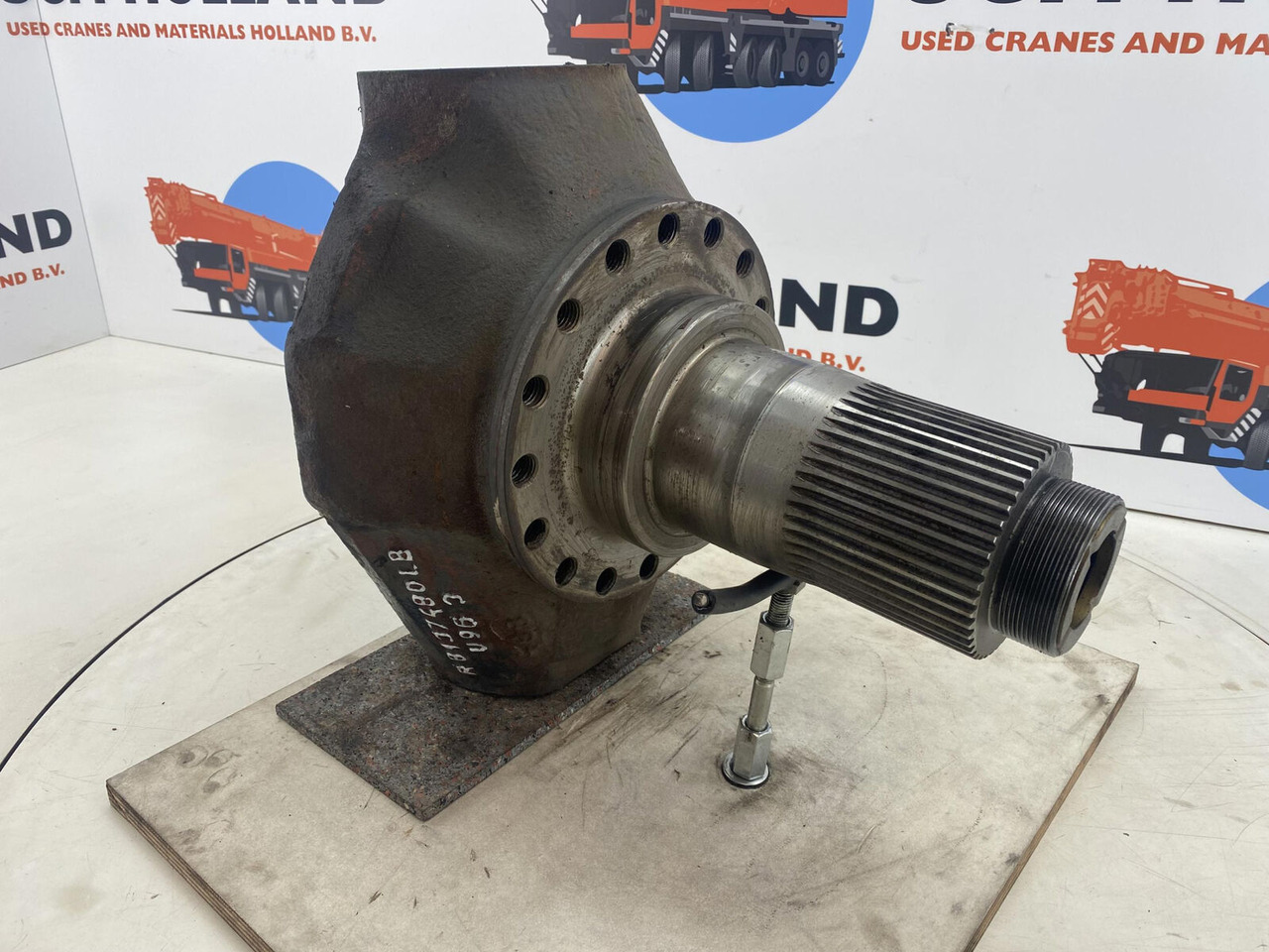 PPM 250 ATT Steering knuckle 16 holes axle 1 - مفصل التوجيه - موبايل كرين: صورة 3 PPM 250 ATT Steering knuckle 16 holes axle 1 - مفصل التوجيه - موبايل كرين: صورة 3