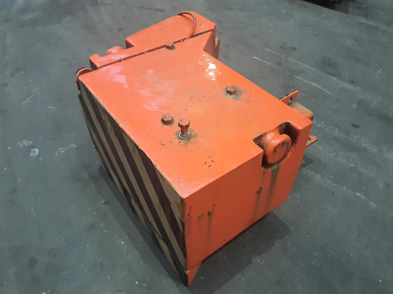 Terex AC 155 counterweight 1.2t + 0,3t right - ثقل موازنة - موبايل كرين: صورة 4 Terex AC 155 counterweight 1.2t + 0,3t right - ثقل موازنة - موبايل كرين: صورة 4