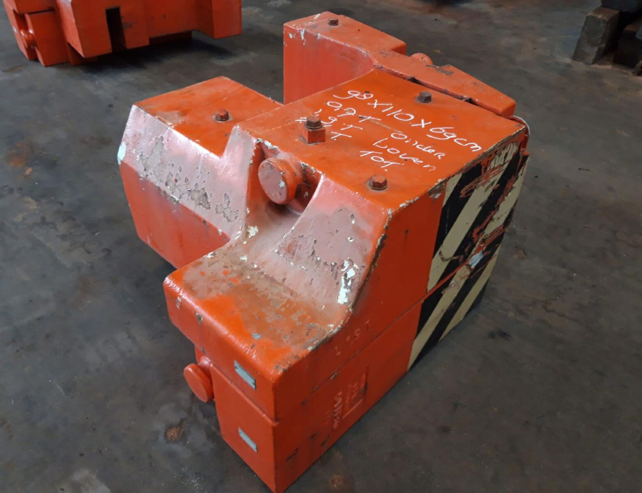 Terex AC 205 counterweight 2.6 ton (0.7/1.9t) - ثقل موازنة - موبايل كرين: صورة 2 Terex AC 205 counterweight 2.6 ton (0.7/1.9t) - ثقل موازنة - موبايل كرين: صورة 2
