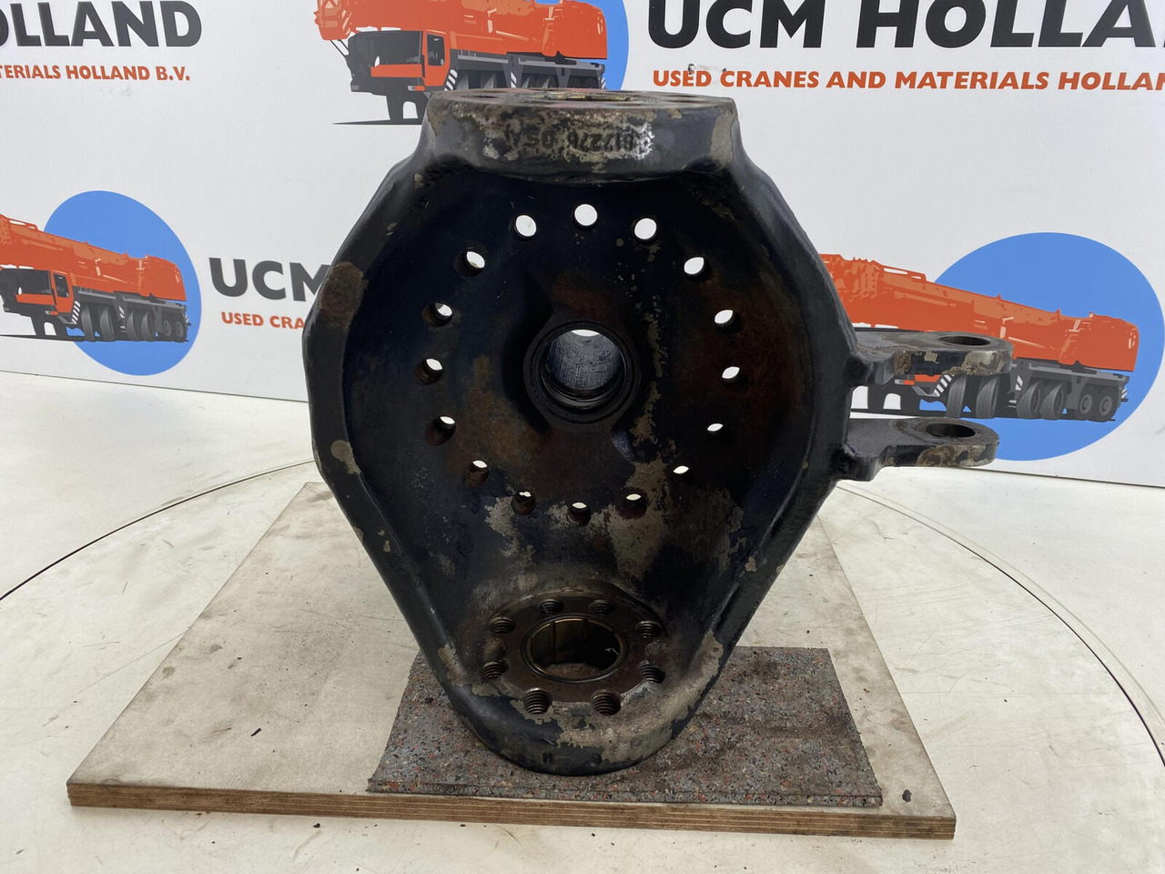 Terex Demag AC 35 Steering knuckle 16 holes axle 2 right - مفصل التوجيه - موبايل كرين: صورة 5 Terex Demag AC 35 Steering knuckle 16 holes axle 2 right - مفصل التوجيه - موبايل كرين: صورة 5