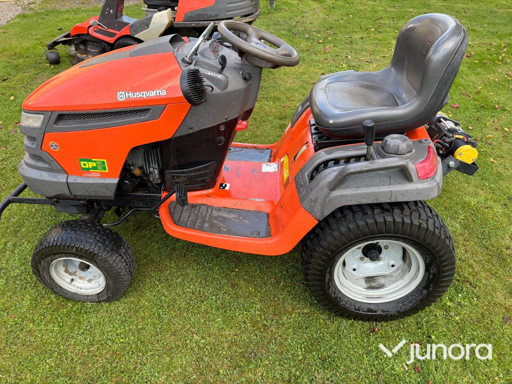 Åkgräsklippare Husqvarna GTH 260 XPT - جزازة عشب الحدائق: صورة 2 Åkgräsklippare Husqvarna GTH 260 XPT - جزازة عشب الحدائق: صورة 2