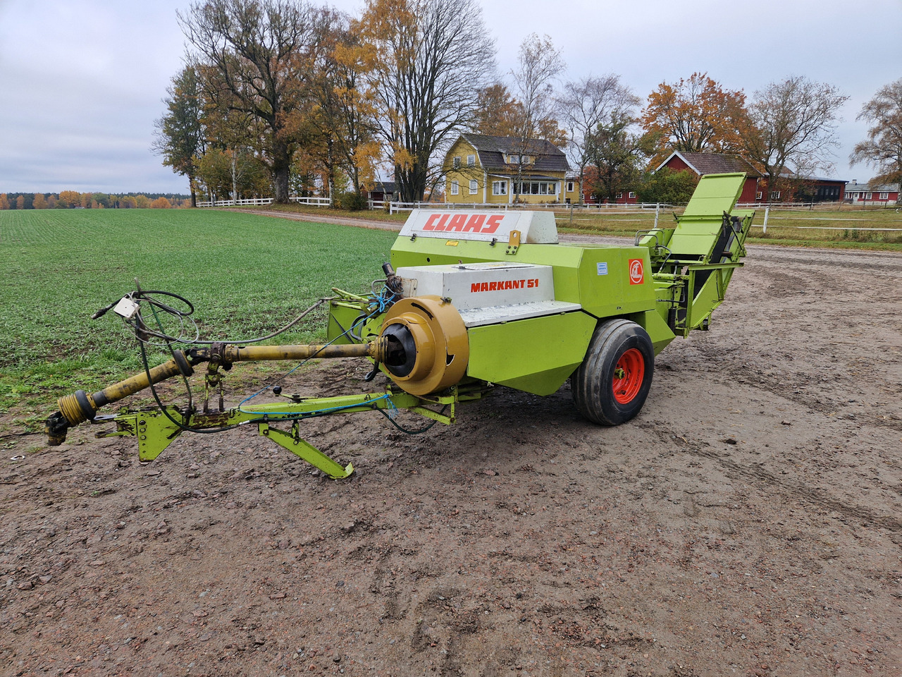 Hårdpress - Claas Markant 51 - آلة بالات مربعة: صورة 1 Hårdpress - Claas Markant 51 - آلة بالات مربعة: صورة 1