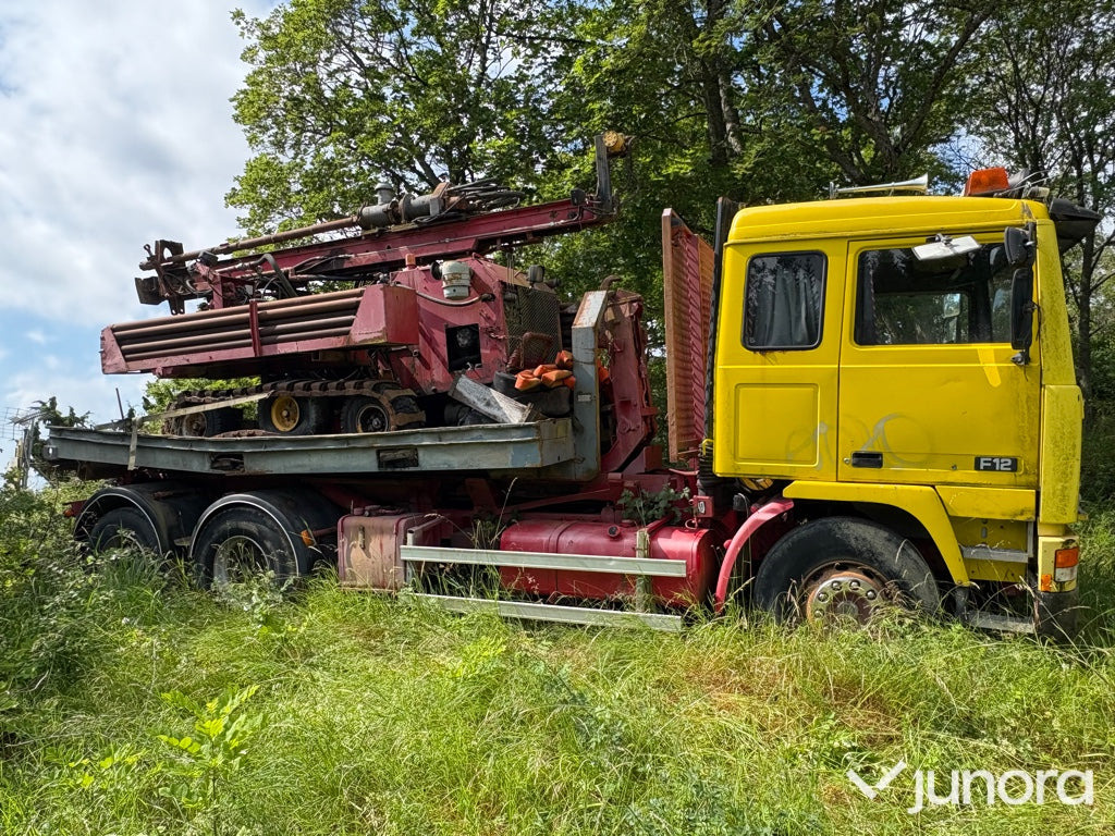 Lastbil Volvo F12 6X2 - شاحنة برافعة خطافية: صورة 4 Lastbil Volvo F12 6X2 - شاحنة برافعة خطافية: صورة 4