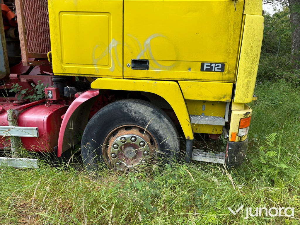 Lastbil Volvo F12 6X2 - شاحنة برافعة خطافية: صورة 3 Lastbil Volvo F12 6X2 - شاحنة برافعة خطافية: صورة 3