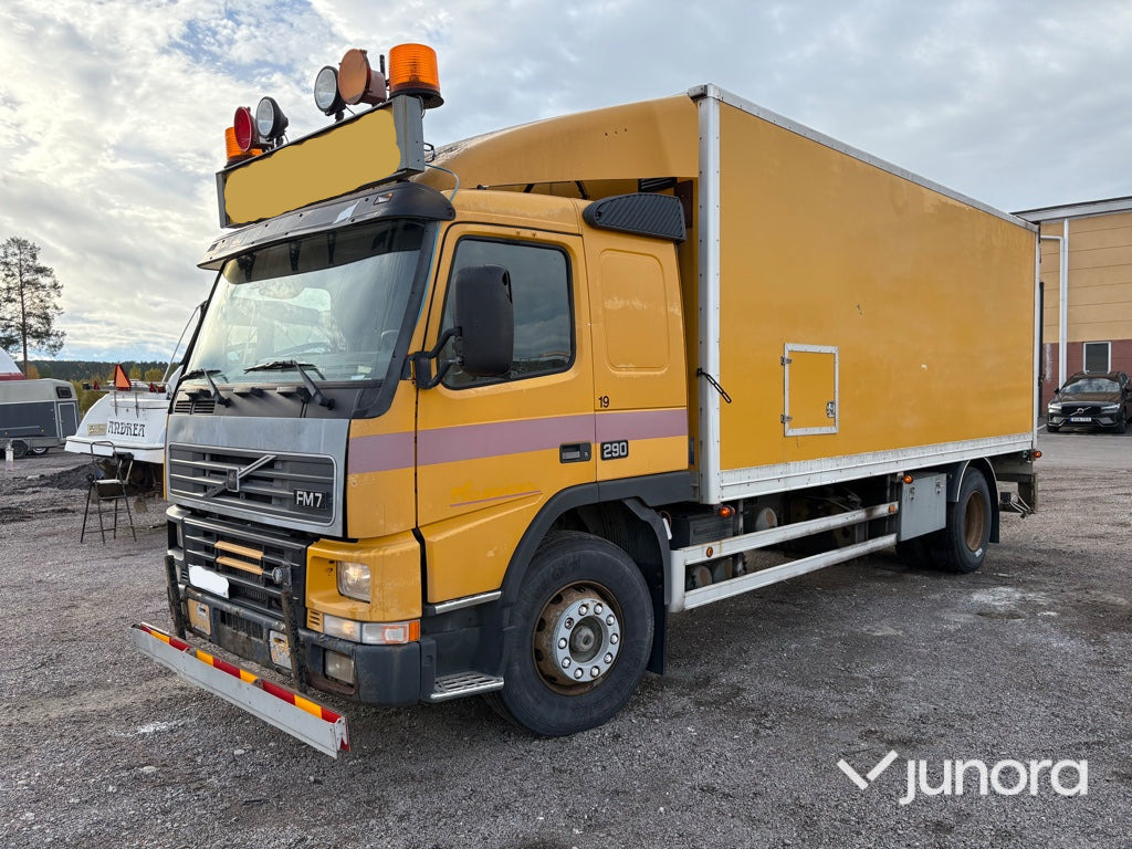 Lastbil - Volvo FM7 4X2 - شاحنة صندوقية: صورة 1 Lastbil - Volvo FM7 4X2 - شاحنة صندوقية: صورة 1