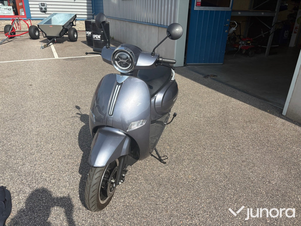 NY! Yadea C-Lucky EL EU-moped - دراجة نارية: صورة 4 NY! Yadea C-Lucky EL EU-moped - دراجة نارية: صورة 4