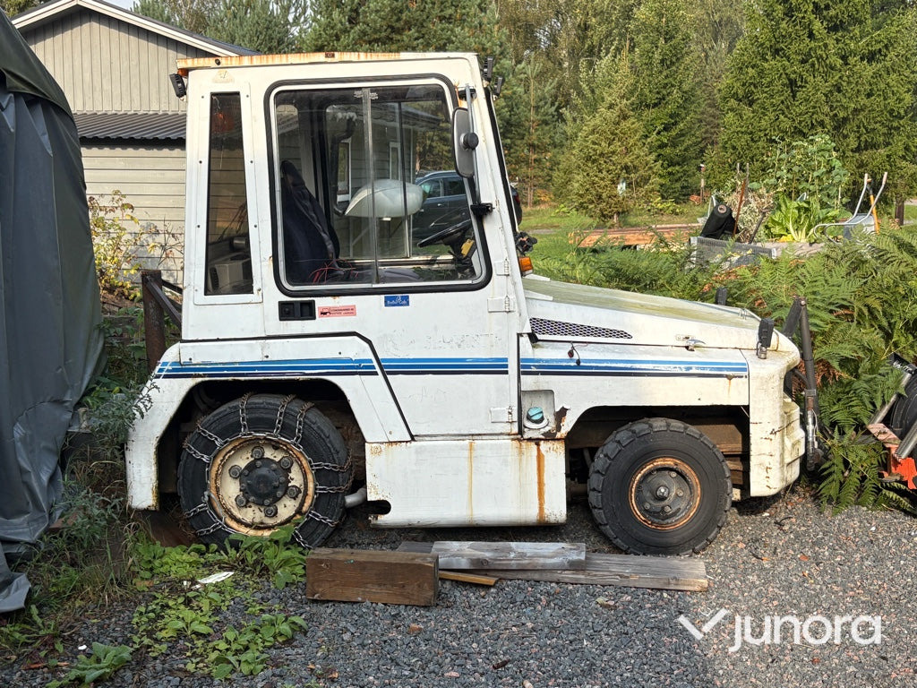 Plogbil - Bagagetruck - جرارات الأمتعة: صورة 1 Plogbil - Bagagetruck - جرارات الأمتعة: صورة 1