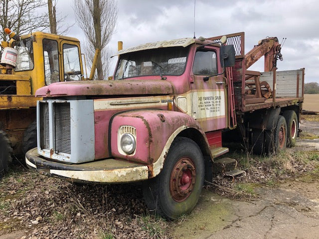 Scania 110 med tipp och kran - شاحنة كرين: صورة 1 Scania 110 med tipp och kran - شاحنة كرين: صورة 1