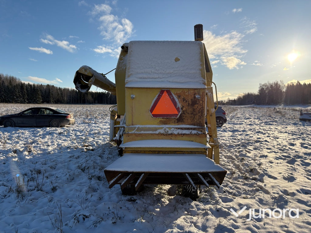 Skördetröska - New Holland Clayson 1520 - حصادة: صورة 5 Skördetröska - New Holland Clayson 1520 - حصادة: صورة 5