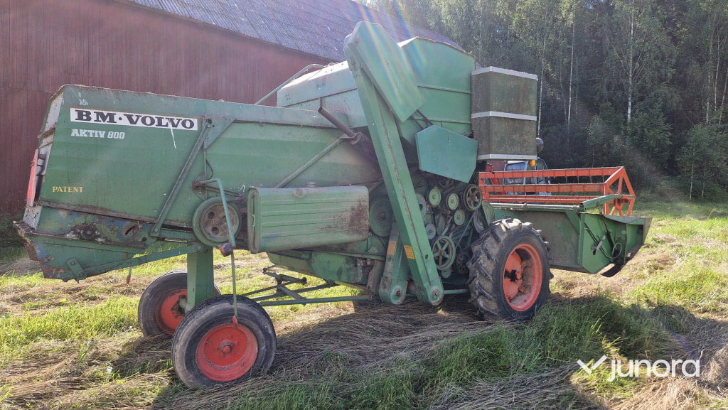 Skördetröska - Volvo BM, Aktiv 800 + Aktiv 800 som reservdel - حصادة: صورة 4 Skördetröska - Volvo BM, Aktiv 800 + Aktiv 800 som reservdel - حصادة: صورة 4