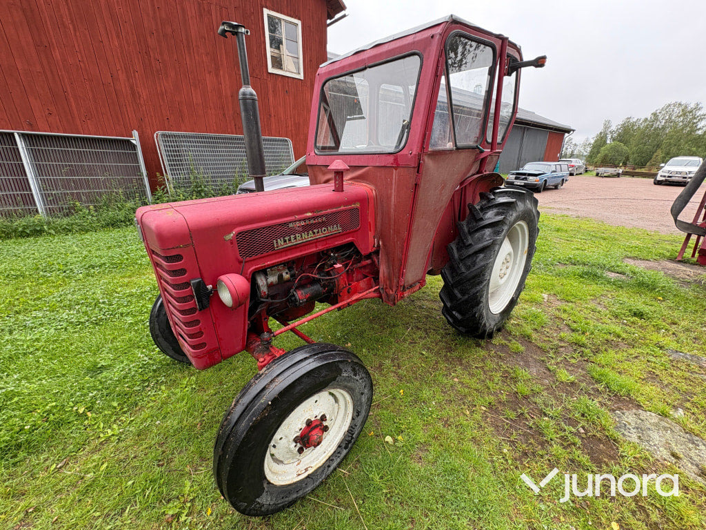 Traktor - International Harvester, B-275 - جرار: صورة 1 Traktor - International Harvester, B-275 - جرار: صورة 1