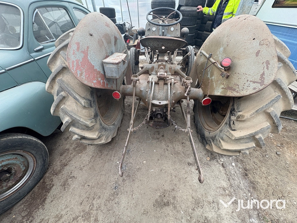 Traktor - Massey Ferguson, Grolle - جرار: صورة 5 Traktor - Massey Ferguson, Grolle - جرار: صورة 5