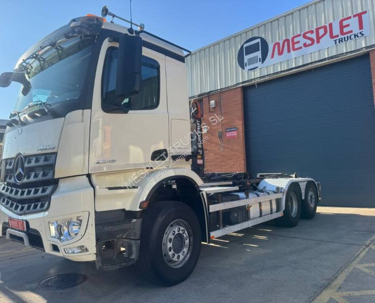 Mercedes Arocs 2548 L - شاحنة برافعة خطافية: صورة 1 Mercedes Arocs 2548 L - شاحنة برافعة خطافية: صورة 1