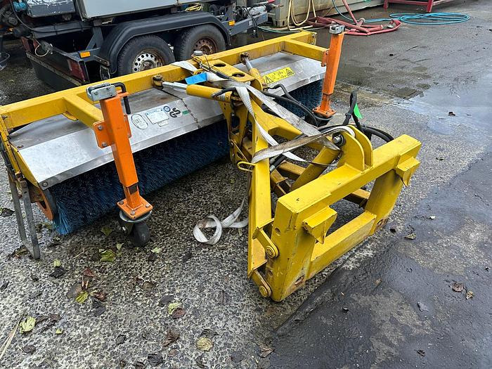 Aebi-Schmidt VKS 22-H - مقشة: صورة 4 Aebi-Schmidt VKS 22-H - مقشة: صورة 4