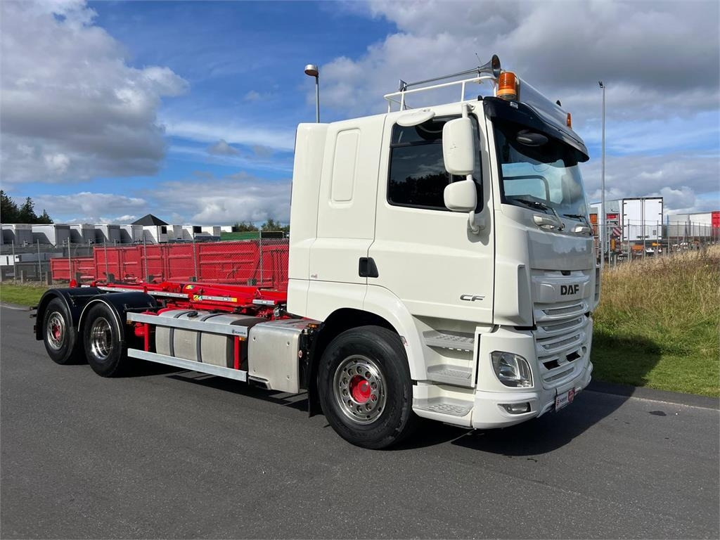 DAF CF 530 6x2*4 FAN - شاحنة برافعة خطافية: صورة 1 DAF CF 530 6x2*4 FAN - شاحنة برافعة خطافية: صورة 1