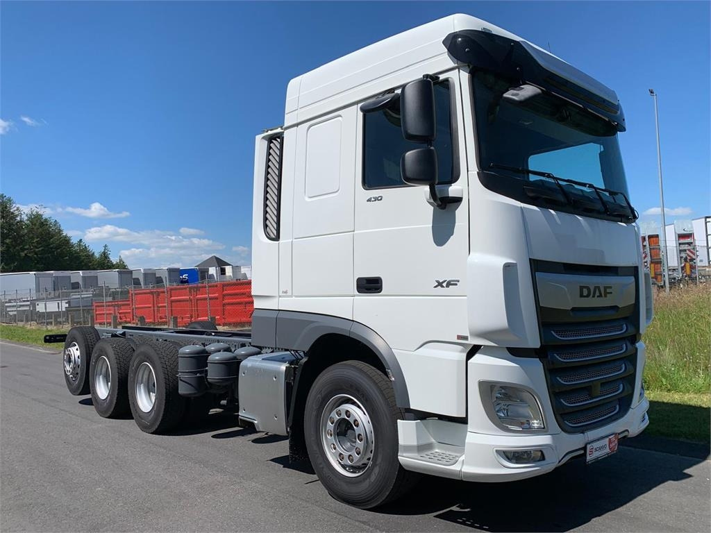 DAF XF 430 FAW 8x4*4 Tridem - شاحنة لودر انزلاقي: صورة 1 DAF XF 430 FAW 8x4*4 Tridem - شاحنة لودر انزلاقي: صورة 1